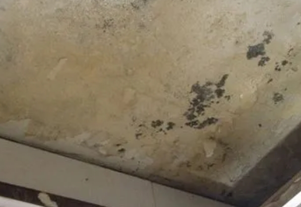 威海阳台漏水维修公司分享下威海卫生间渗水维修需要注意哪些问题。